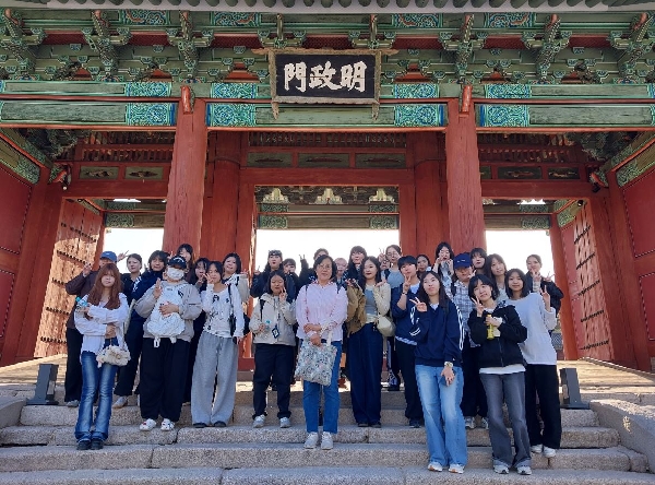 [현장학습] <고전문학과 전통문화> 성균관, 창경궁 답사 후 소감 나누기 대표이미지